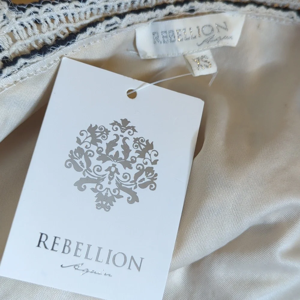 NEW Rebellion Crochet Tank Top Floral Fully Lined Crop Black and Cream Size XS - Picture 9 of 12